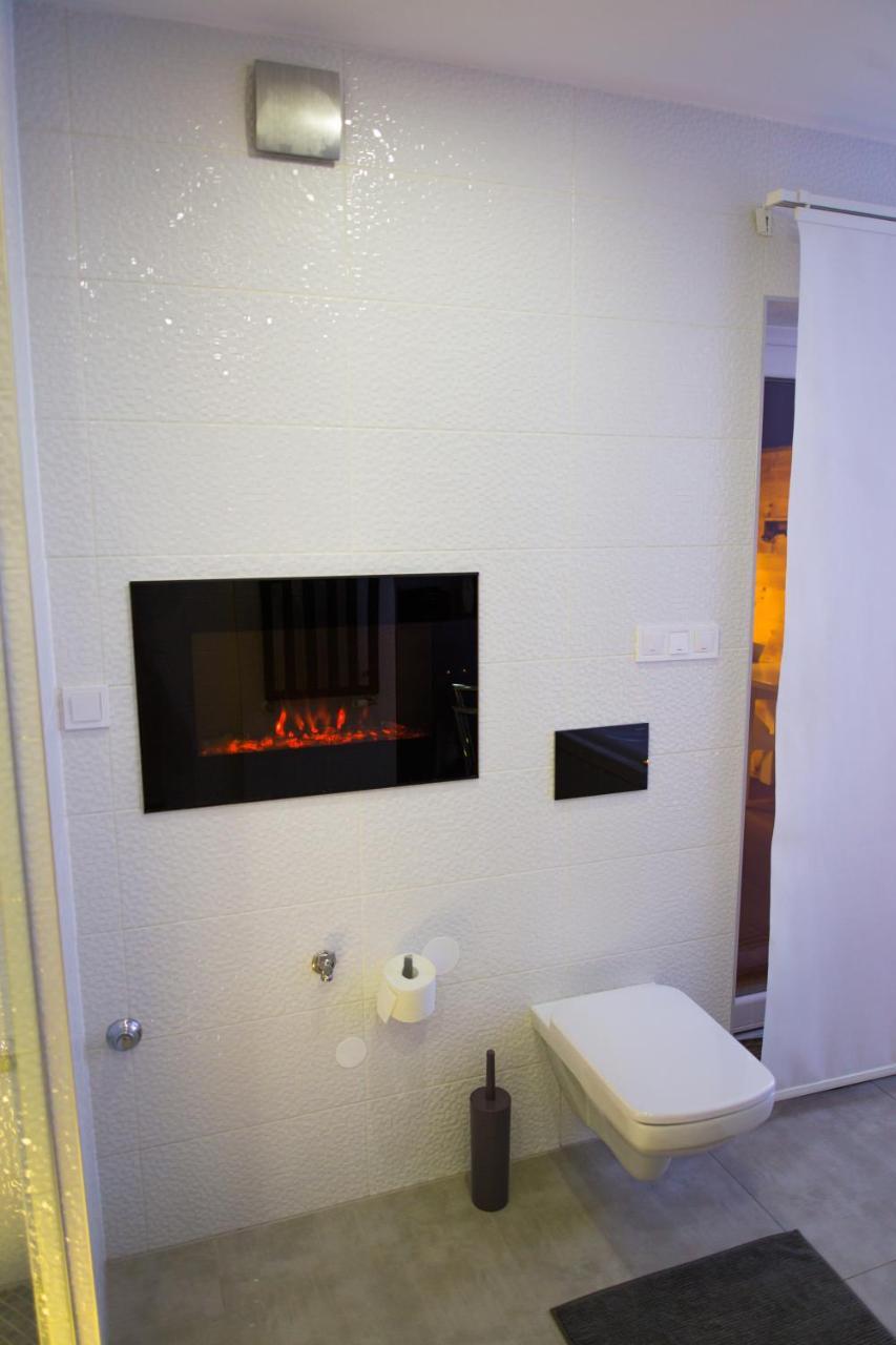 Apartment Plaza ----Wallbox 11Kw 16A ----- Private Spa- Jacuzzi, Infrared Sauna, Luxury Massage Chair, Parking, Entry With Pin 0 - 24H, Free Cancellation Until 2 Pm On The Last Day Of Check In Slavonski Brod Exterior foto