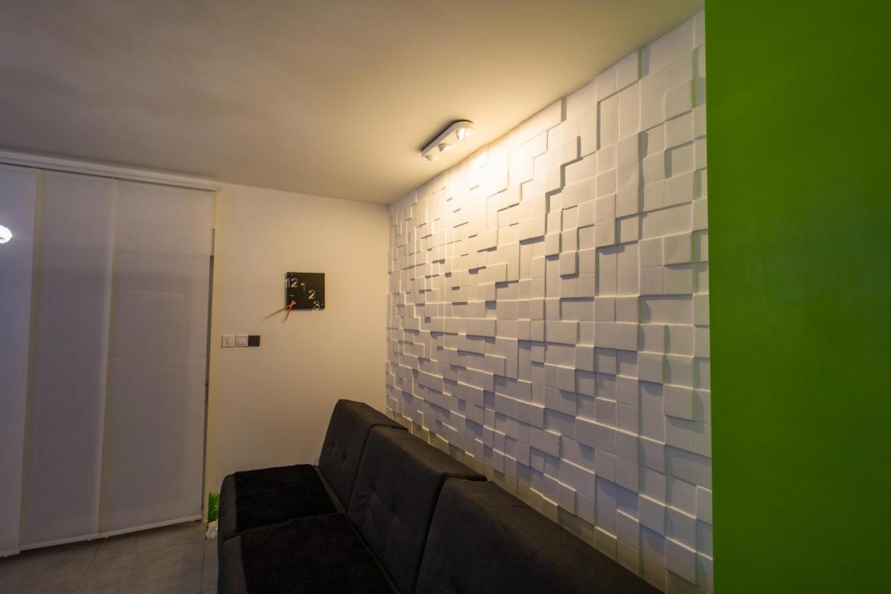 Apartment Plaza ----Wallbox 11Kw 16A ----- Private Spa- Jacuzzi, Infrared Sauna, Luxury Massage Chair, Parking, Entry With Pin 0 - 24H, Free Cancellation Until 2 Pm On The Last Day Of Check In Slavonski Brod Exterior foto